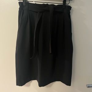 Lululemon Black Skirt (Size 4)